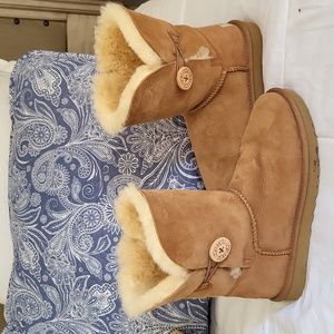 Woman's Ugg Bailey Button II Boots